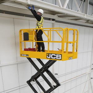 piattaforma elevatrice a forbice mobile