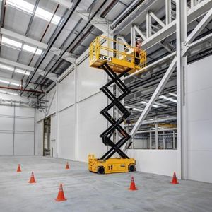 piattaforma elevatrice a forbice mobile