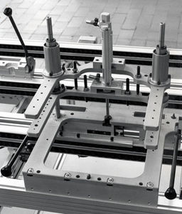 assemblaggio per l'industria elettronica