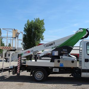 piattaforma telescopica montata su camion