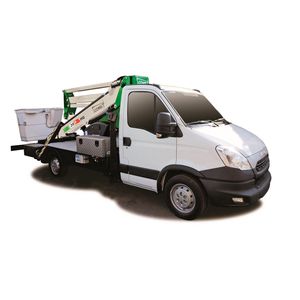 piattaforma articolata montata su camion