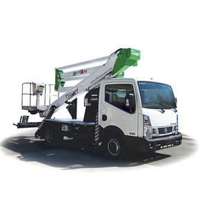 piattaforma articolata montata su camion