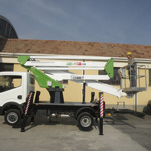 piattaforma articolata montata su camion