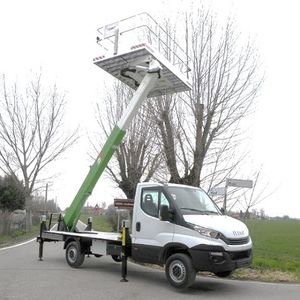 piattaforma telescopica montata su camion