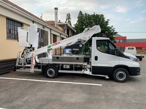 piattaforma telescopica montata su camion 1