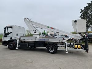 piattaforma telescopica montata su camion 1