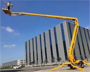 piattaforma telescopica montata su rimorchio