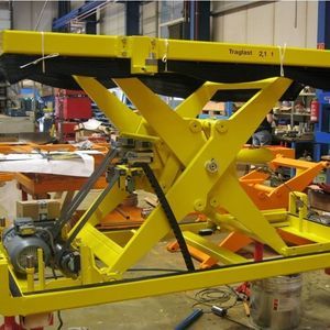 tavola elevatrice con trasmissione a cinghia 1