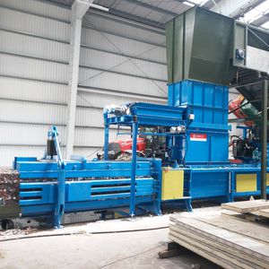 macchina di perforazione di bottiglie PET