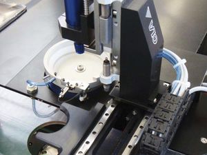 macchina avvitatrice per movimenti di orologi