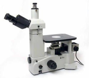 microscopio da laboratorio
