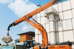 escavatore con braccio telescopico