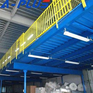 soppalco industriale con scaffalature