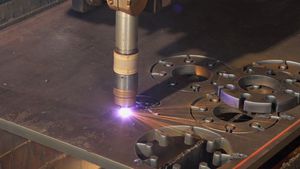 postazione di taglio al plasma CNC