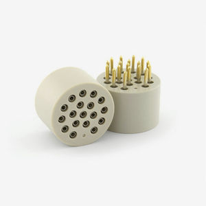 connettore in PEEK