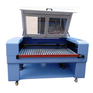 macchina per incisione laser CO2