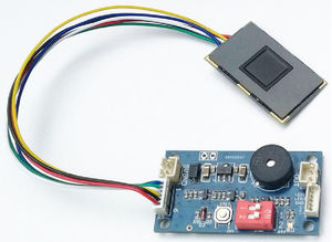 sistema di controllo accessi con impronta digitale