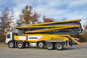 pompa autocarrata per calcestruzzo per cantiere