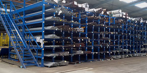scaffalatura magazzino di stoccaggio