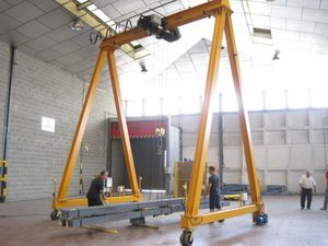 gru a cavalletto semovente