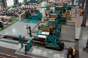 linea di taglio in strisce alimentata a bobina