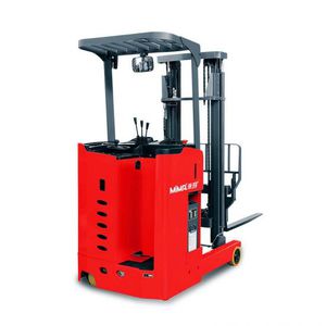 carrello elevatore retrattile con alimentazione a batteria