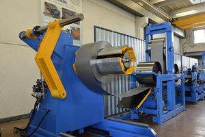 profilatrice di profilati metallici