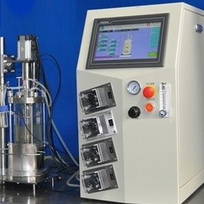 bioreattore / fermentatore con agitazione meccanica (STR)