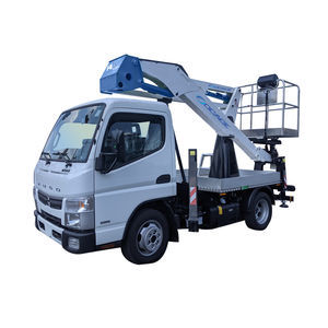 piattaforma articolata montata su camion
