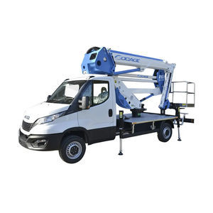 piattaforma articolata montata su camion