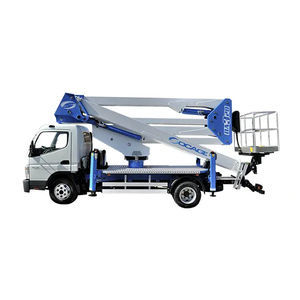 piattaforma articolata montata su camion 1