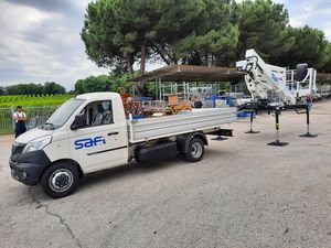 piattaforma di lavoro aerea montata su trattore 1