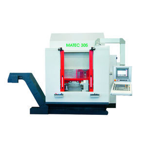 centro di lavoro CNC 3 assi 1