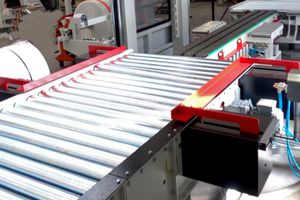 sistema di centraggio per trasportatore per pallet 1