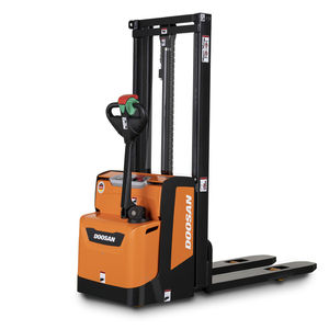 accatastatore elettrico