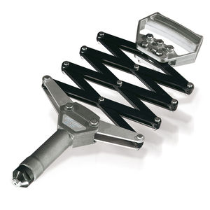 utensile rivettatura ad azionamento manuale
