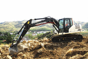 escavatore intermedio / cingolato / Tier 4 finale / per cantiere di costruzione