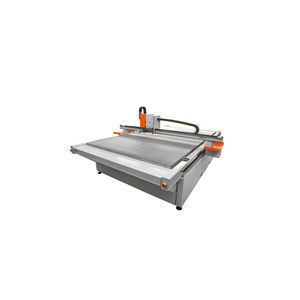 plotter da taglio con trasportatore