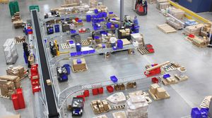 sistema di smistamento e di distribuzione automatica per l'industria automobilistica