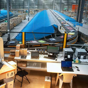 sistema di smistamento e di distribuzione automatica a piano diviso