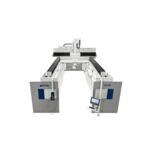 centro di lavoro CNC 5 assi