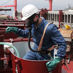 casco con respiratore
