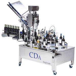 etichettatrice automatica / per etichette adesive / per applicazione laterale / per bottiglie