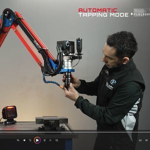 macchina di maschiatura con braccio articolato