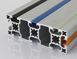 profilato per ricopertura con scanalature