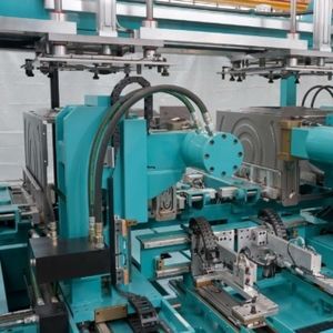 linea di produzione per pezzi metallici