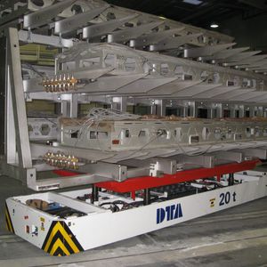 veicolo a guida automatica per carichi pesanti 1