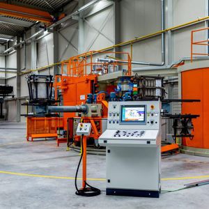 macchina per stampaggio rotazionale tipo carosello