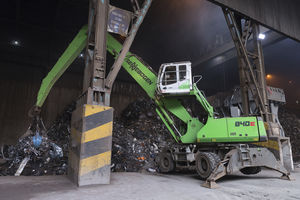 macchina di movimentazione materiali cingolata