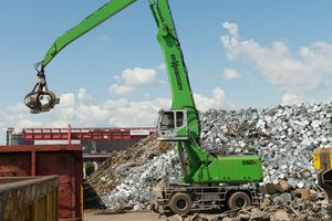 macchina di movimentazione materiali cingolata